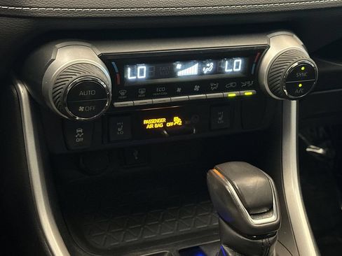 Used 2021 Toyota RAV4 XLE Premium AWD/4WD image 20