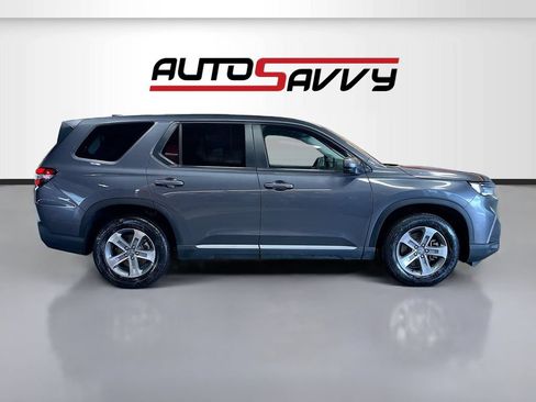 Used 2025 Honda Pilot EX-L image 8