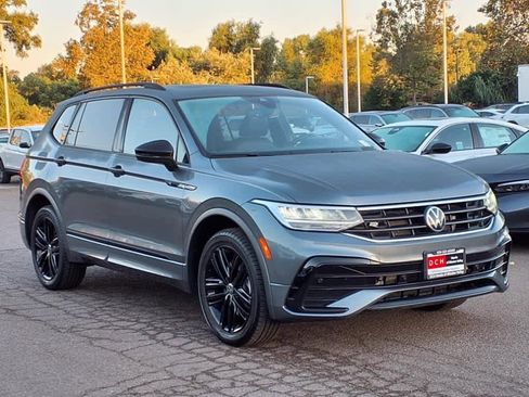Used 2022 Volkswagen Tiguan SE R-Line image 3