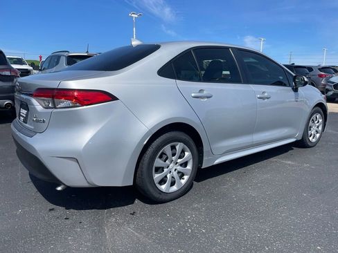 Used 2023 Toyota Corolla LE FWD image 4