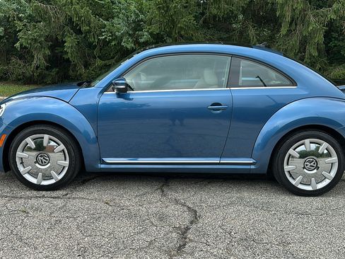 Used 2019 Volkswagen Beetle 2.0T SE FWD image 27