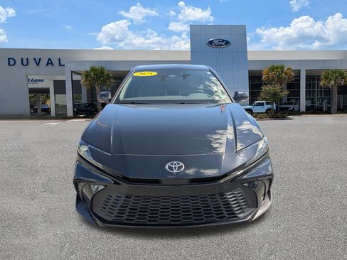 Used 2025 Toyota Camry SE image 9