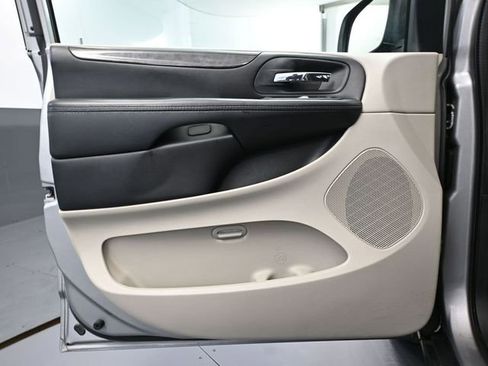 Used 2016 Dodge Grand Caravan American Value Package image 18