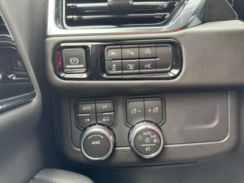 Used 2026 GMC Yukon XL Denali w/ Sun & Power Step Package AWD/4WD image 21