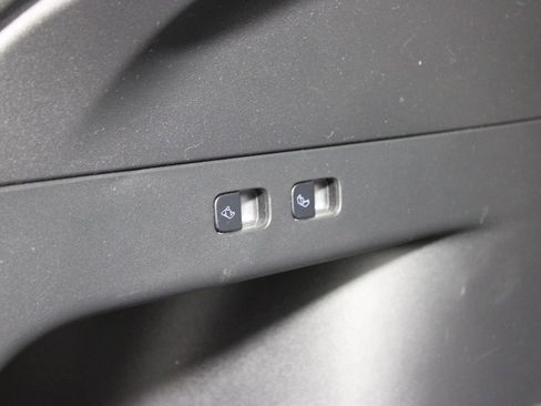 Used 2022 Tesla Model Y Performance image 23