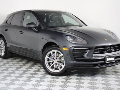 Certified 2026 Porsche Macan AWD/4WD image 9