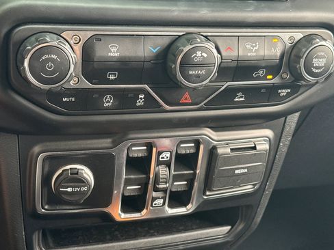 Used 2023 Jeep Wrangler Unlimited Sport AWD/4WD image 19