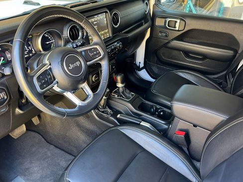 Used 2022 Jeep Wrangler Unlimited Sahara image 10