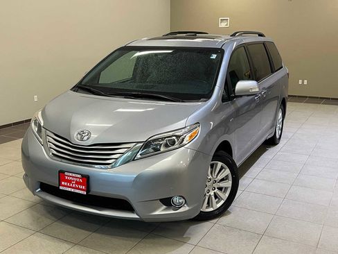 Used 2017 Toyota Sienna Limited Premium image 1