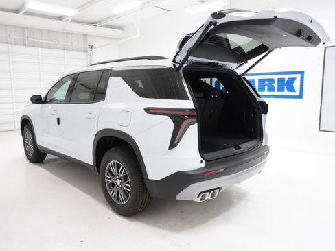 New 2026 Chevrolet Traverse LT w/ Driver Confidence Package image 9