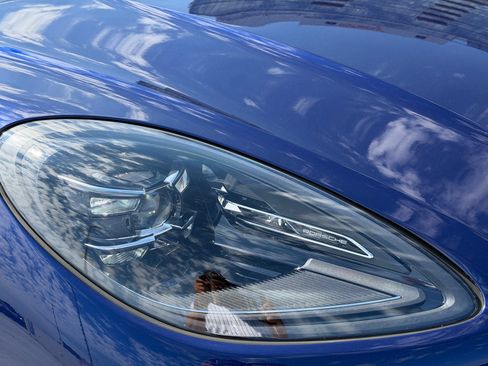 Certified 2023 Porsche Macan AWD/4WD image 10