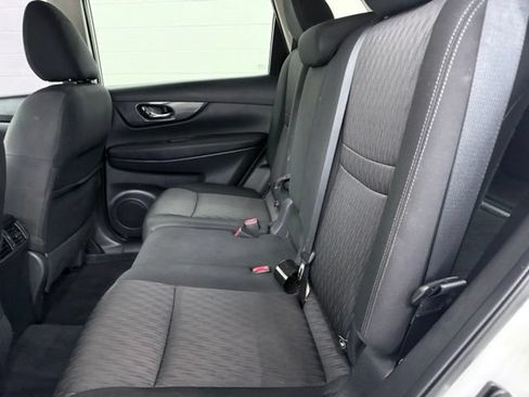 Used 2018 Nissan Rogue SV w/ Premium Package FWD image 23