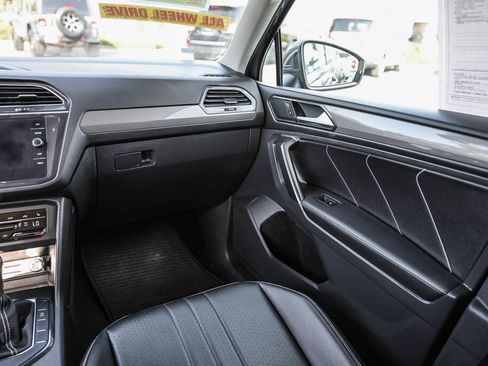 Used 2022 Volkswagen Tiguan SE AWD/4WD image 4