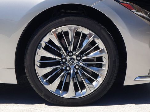 Used 2023 Lexus LS 500 w/ Accessory Package (Z2) RWD image 26