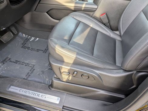 Used 2023 Chevrolet Suburban Z71 w/ Off-Road Capability Package image 13