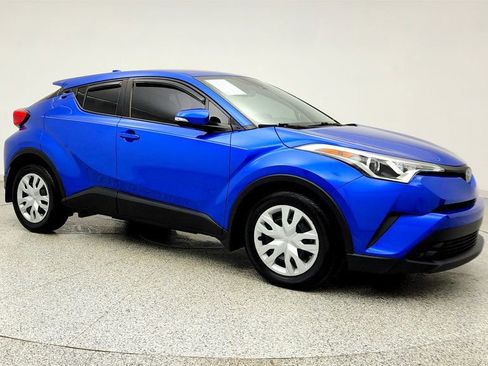Used 2019 Toyota C-HR LE FWD image 3