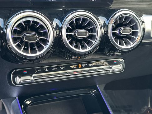 Used 2023 Mercedes-Benz GLB 250 GLB 250 image 32