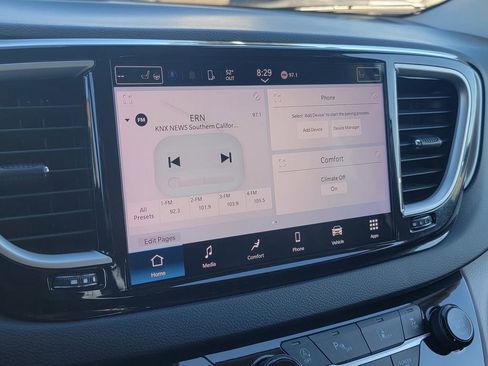 Certified 2023 Chrysler Pacifica Touring-L image 27