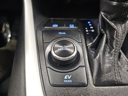 Used 2021 Toyota RAV4 XLE w/ Convenience Package image 23