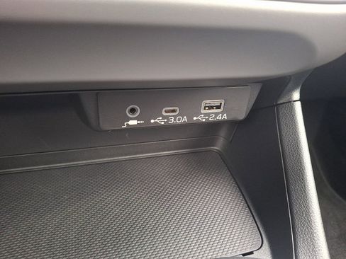 Used 2025 Subaru Crosstrek 2.0i Premium image 25