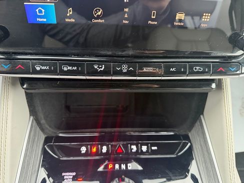 Used 2024 Jeep Wagoneer Series II w/ Flexible Seating Group AWD/4WD image 33