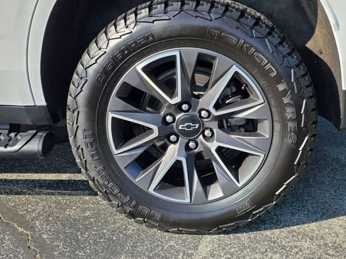 Used 2023 Chevrolet Tahoe Z71 w/ Luxury Package AWD/4WD image 8