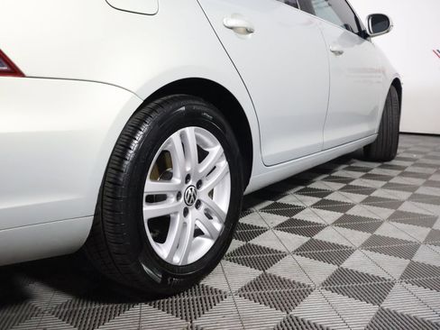 Used 2010 Volkswagen Jetta TDI FWD image 12