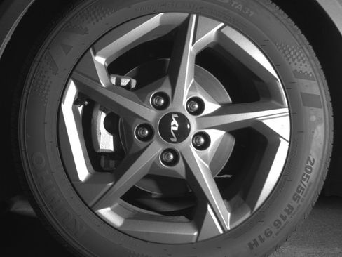 Used 2025 Kia K4 LXS image 12