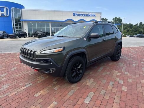 Used 2018 Jeep Cherokee Trailhawk w/ Quick Order Package 27L AWD/4WD image 1
