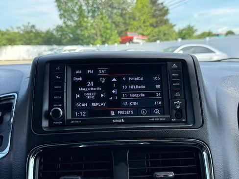 Used 2018 Dodge Grand Caravan SXT w/ Driver Convenience Group FWD image 32