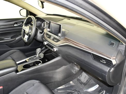 Used 2024 Nissan Altima 2.5 SV FWD image 37