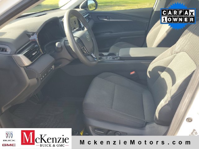 Used 2025 Toyota Camry LE w/ Convenience Package FWD image 5