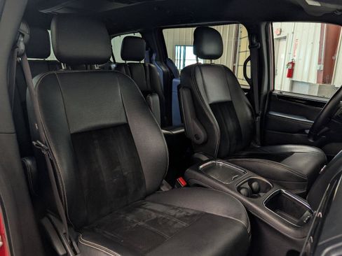 Used 2016 Dodge Grand Caravan SXT FWD image 6