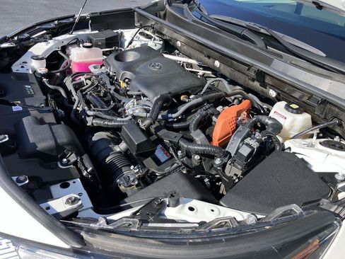 Used 2022 Toyota RAV4 XLE Premium image 34