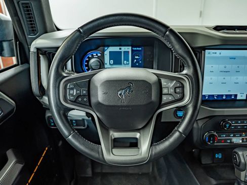 Used 2022 Ford Bronco Badlands w/ Sasquatch Package AWD/4WD image 23
