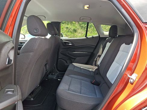 Used 2024 Chevrolet Trax LS w/ LS Convenience Package FWD image 10