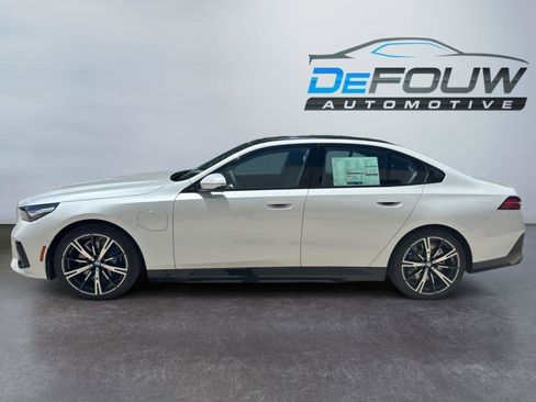 New 2026 BMW 550e xDrive 550e xDrive image 18
