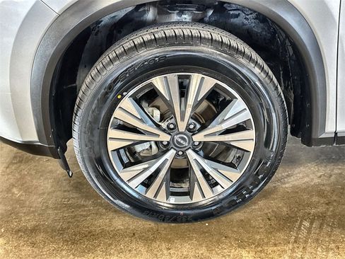 Used 2023 Nissan Rogue SV image 31