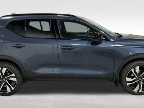 Used 2026 Volvo XC40 B5 Ultra w/ Protection Package Premier image 11