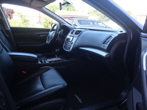 Used 2017 Nissan Altima 2.5 SR w/ Midnight Edition Package FWD image 32