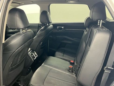 Used 2022 Kia Sorento S w/ Panoramic Sunroof Package image 9