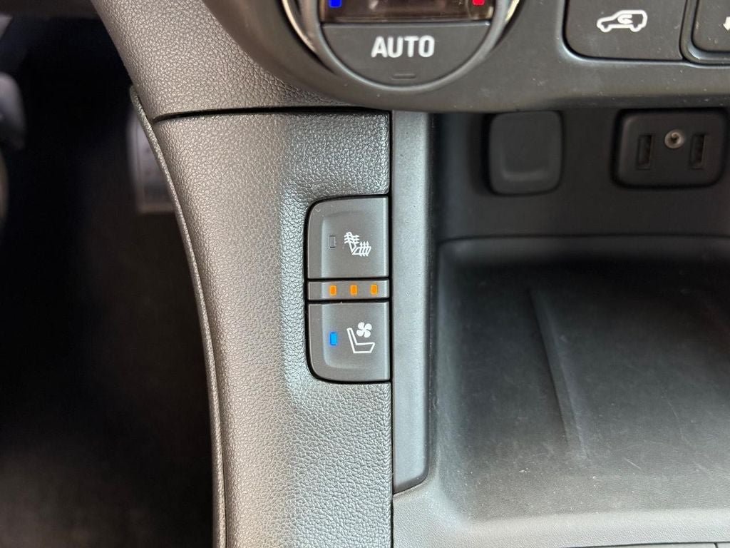 Used 2019 GMC Acadia Denali w/ Technology Package AWD/4WD image 22