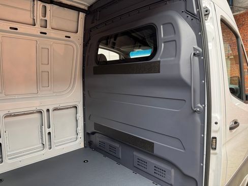 Used 2024 Mercedes-Benz Sprinter 2500 image 28