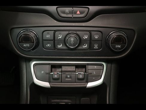 Used 2022 GMC Terrain SLT w/ Infotainment Package II AWD/4WD image 28