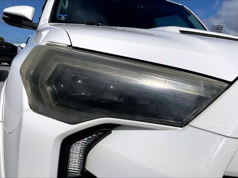 Used 2020 Toyota 4Runner 4WD image 31