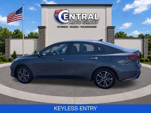 Used 2023 Kia Forte LXS FWD image 5