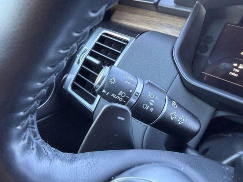 Used 2020 Land Rover Discovery HSE image 13