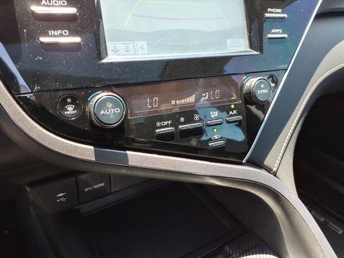 Used 2018 Toyota Camry XSE FWD image 28