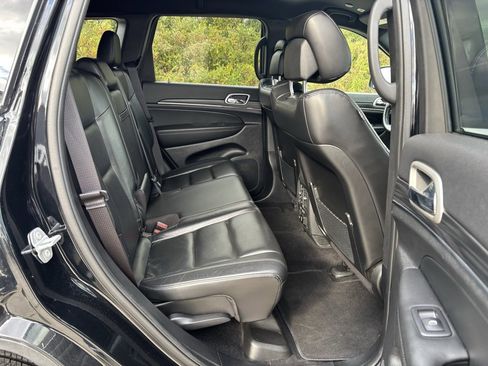 Used 2022 Jeep Grand Cherokee Limited w/ Technology Group image 26