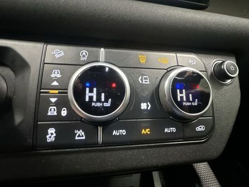 Used 2021 Land Rover Defender 110 X-Dynamic SE AWD/4WD image 17